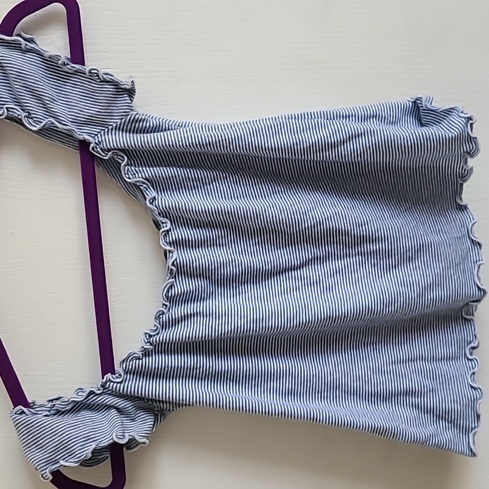 Brandy melville crop top scalloped trim short sleeve